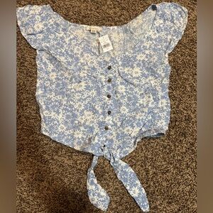 American Eagle Outfitters Blue and White Floral Blouse